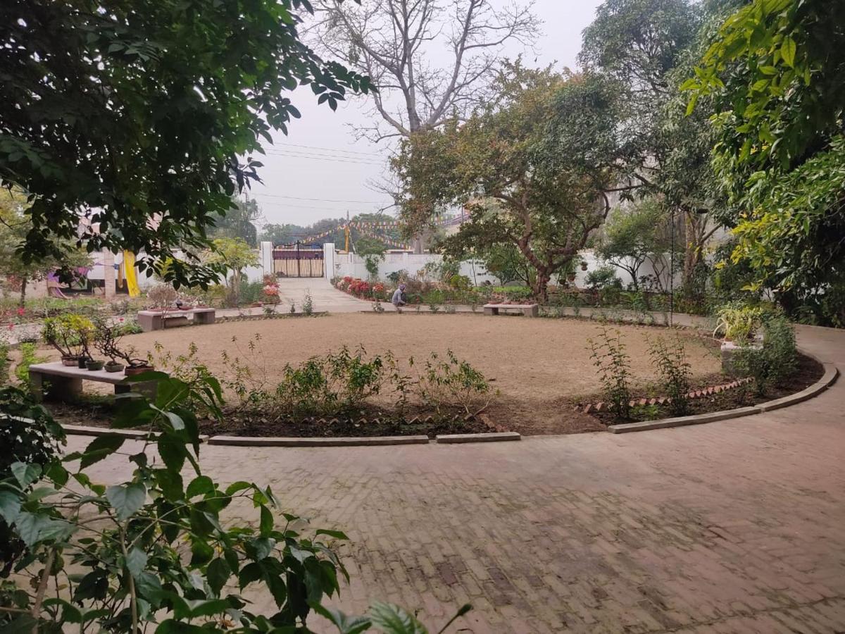 Vatika Homestay Varanasi Exterior photo