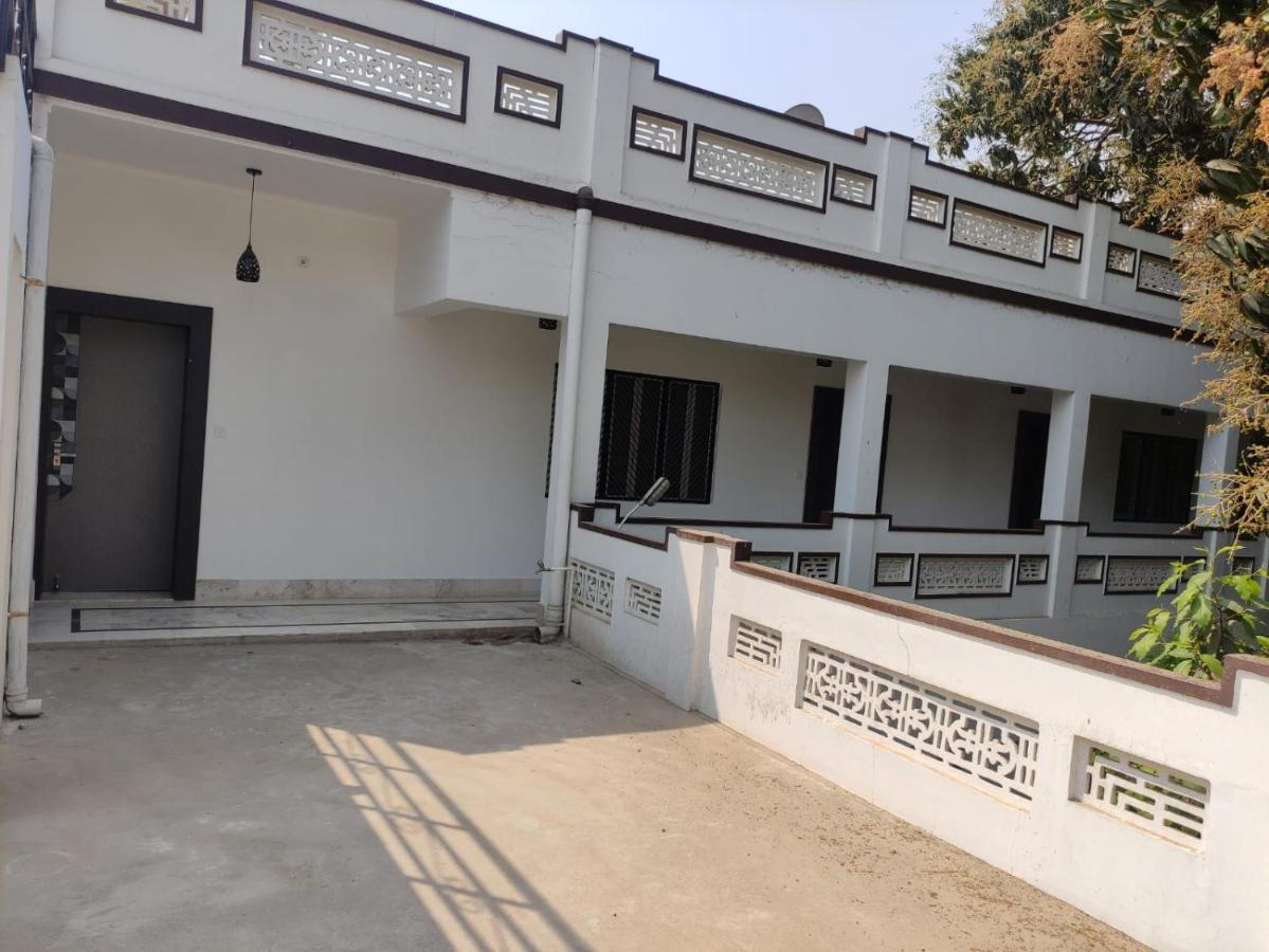 Vatika Homestay Varanasi Exterior photo